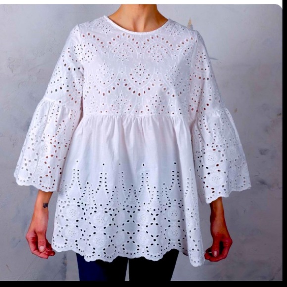 Gorgeous White Eyelet Classy Top. Available in Small and Medium. - Picture 7 of 7